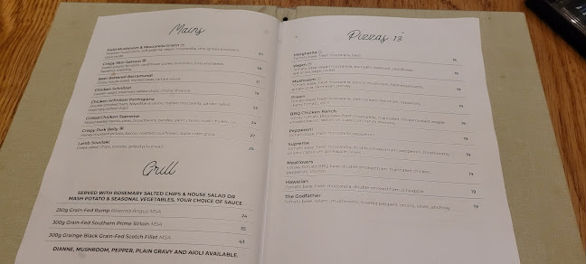 Mermaid Beach Tavern - Hospitality and gastronomy