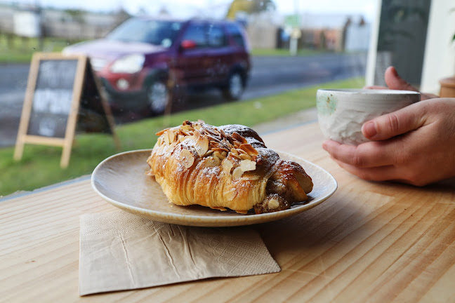 Comentarii opinii despre Tiny Cafe & Bookshop