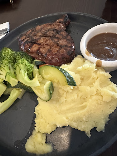 Opinii despre Runaway Bay Tavern în Runaway Bay - Hospitality and gastronomy