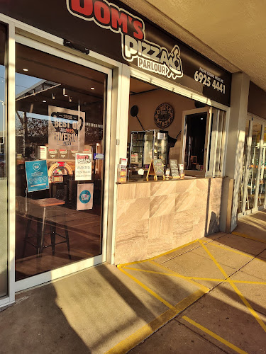 Dom's Pizza Parlour - Hospitality and gastronomy