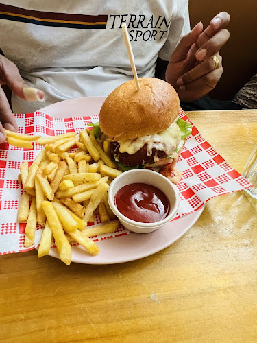 Aunty Ed's Restaurant and Bar - Hospitality and gastronomy