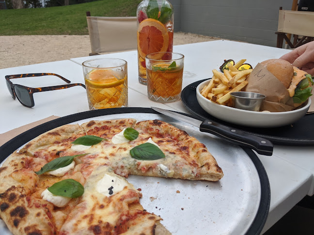 Comentarii opinii despre Cheeky Dog