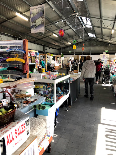 Comentarii opinii despre Penguin Undercover Market