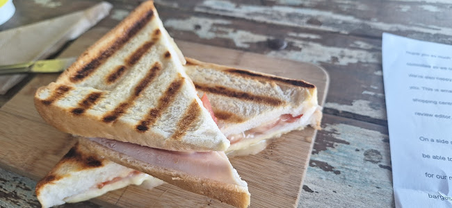 42 Chapel Rd, Nikenbah QLD 4655