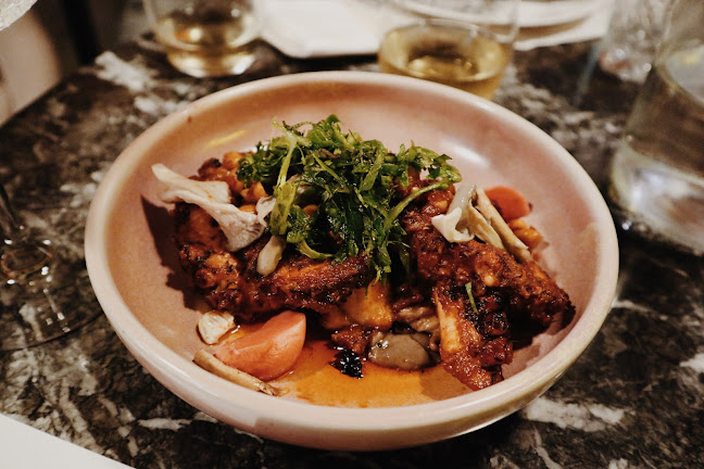 Lions And Tigers - Hospitality and gastronomy