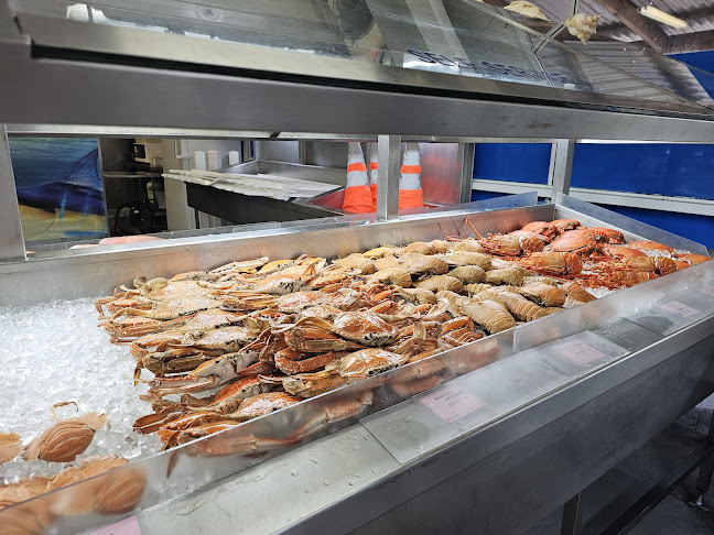 Peters Fish Market - Main Beach