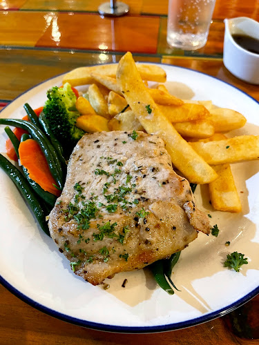 RQ'S Tavern - Hospitality and gastronomy