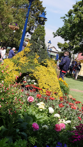 Urban Grounds Cafe - Hospitality and gastronomy