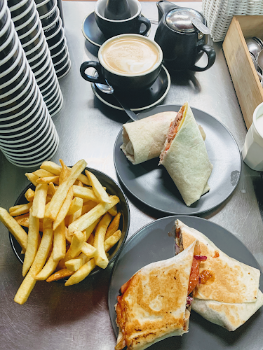 Comentarii opinii despre Cafe Four