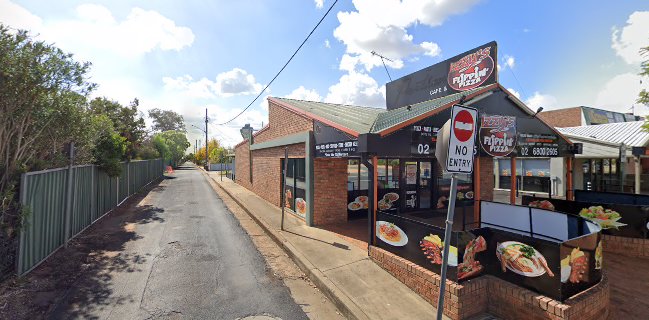 Izzy's Flippin' Pizza