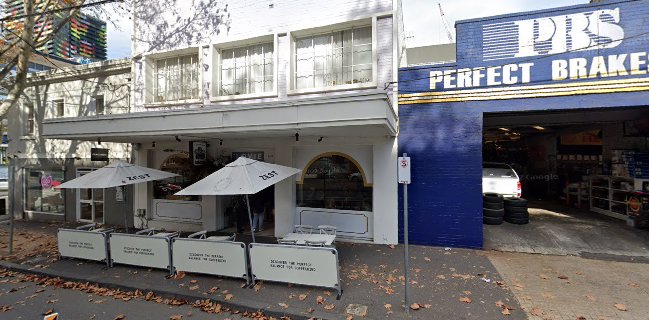 FLOVIE FLORIST CAFE - Carlton